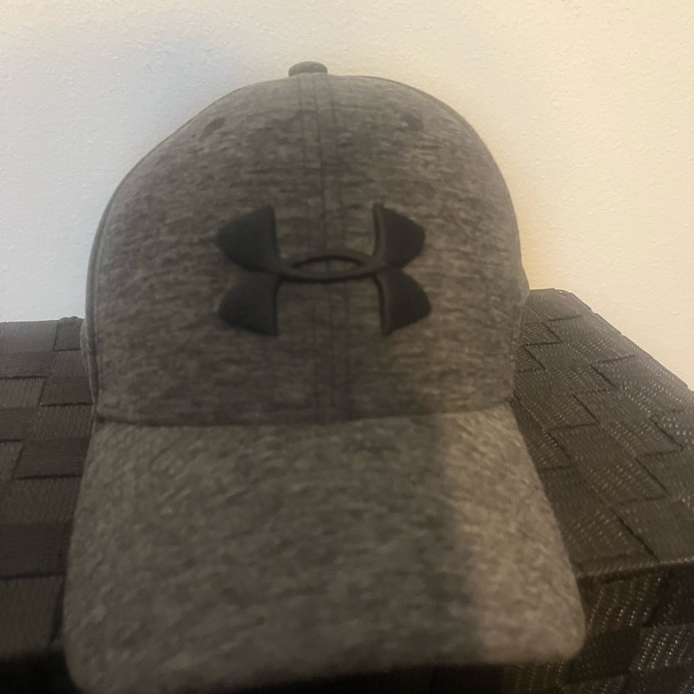 Under Armour Heathered Black Cap